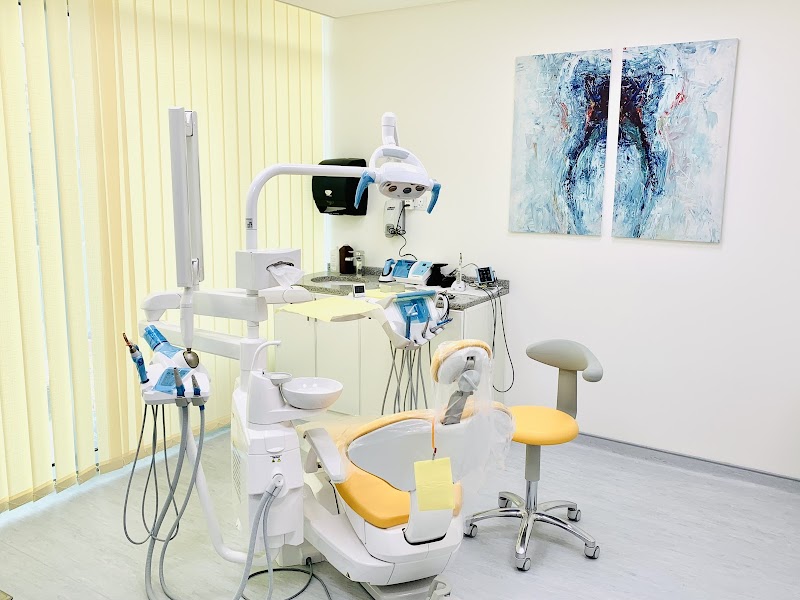 AEMC Dental Clinic - dental clinic in Business Bay
