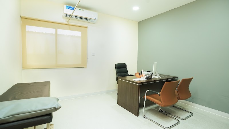 Al Noor Polyclinic Satwa - dental clinic in Al Bada'