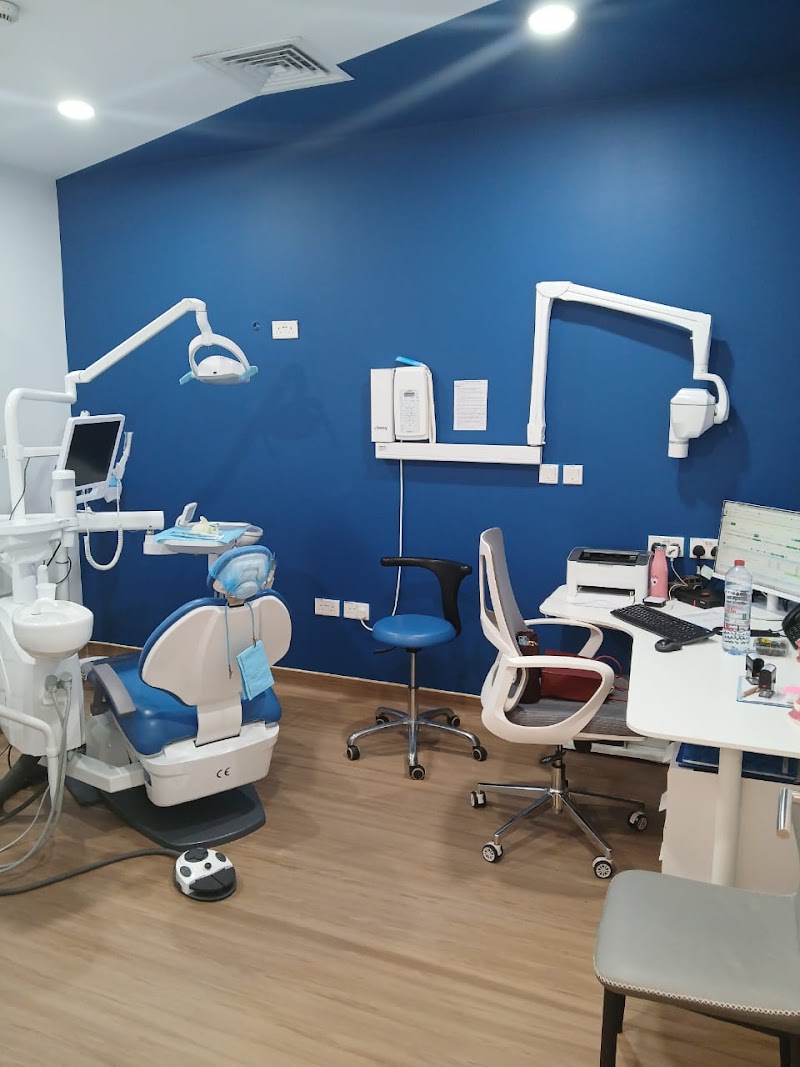 CLOVER PARK MEDICAL CENTRE - dental clinic in قرية المجتمع الخضراء