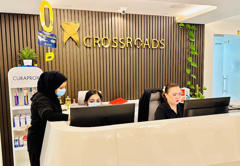 Crossroads Dental Clinic - Sheikh Zayed Road, Dubai - dental clinic in المركز التجاري الأولي