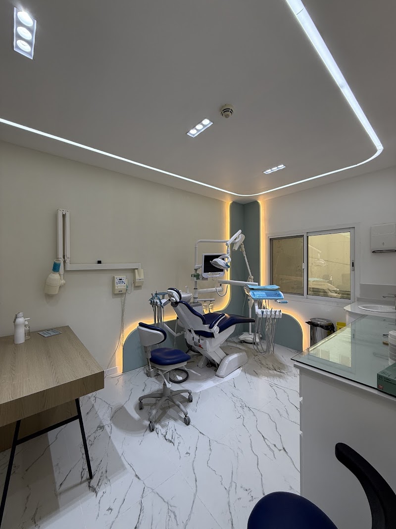 Dr Mayuri Agrawal (General and Cosmetic Dentist) -Atrumed healthcare /Keerthi Medical Center, Karama - dental clinic in الكرامة