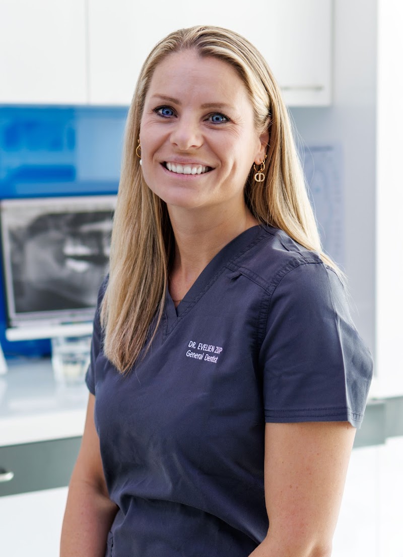 Dutch Dentist Dubai @ Sky Clinic Dental Center - dental clinic in أبراج بحيرات الجميرا