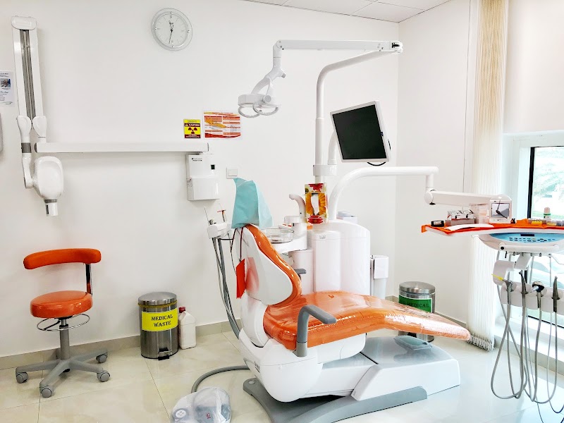 Hussam Dental Clinic - dental clinic in Al Karama